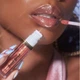 Глянсовий блиск для губ із шимером Sweet Street Cosmetics Candy Paint Shimmer Lip Gloss Comet 5 мл - зображення 3
