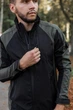 Куртка мужская Intruder iForce Softshell Light демисезонная ветровка софтшелл без флиса влагозащитная куртка с прорезиненными молниями чёрно-хаки/2XL - изображение 2