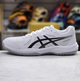 Кросівки волейбольні Asics Upcourt 6 GRADE SCHOOL 1074A045-101 (Розмір EU 34.5) - зображення 2
