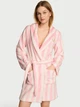 Женский халат Victoria's Secret (2963319884416) Cozy Plush M/L розовый (в полоску) - изображение 1