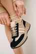Жіночі шкіра-замша кросівки PARADIZE SHOES чорно-бежевого кольору на двоколірній підошві 39 розмір (устілка 25,8 см) - зображення 3