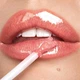 Живильний блиск для губ Charlotte Tilbury Collagen Lip Bath Peachy Plump, 7.9 мл - зображення 3