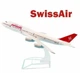 Модель літака Boeing 747 SwissAir 1:400 металева лита колекційна модель пасажирського авіалайнера 16 см - зображення 1