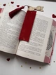 Червона Оксамитова закладинка для книг з китицею та сердечком - зображення 4