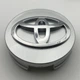 Колпачки c логотипом Toyota 62 мм 60 мм серые с хромированным логотипом заглушки тойота - изображение 3