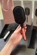Подарочный набор щеток Dyson для волос массажная щетка и расческа для локонов Pink - изображение 3