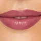 Доглядаюча губна / Зухпомада Avon Luxe Відтінок: (Perky Peony/ Зухвала півонія, Грайлива півонія) Colour Serum Lipstick 3.5 г помада для губ Люкс з сироваткою - зображення 2