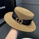 Изысканная шляпа с лентой и декоративной пряжкой "CD" Капучино - изображение 1