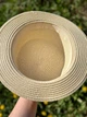 Женская летняя шляпа-канотье, украшенная ремешком из экозамши Светлый бежевый - изображение 3