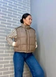 Жилетка женская Lady Yep 9039 стеганная короткая вставка из экокожи на спине 46 капучино - изображение 2
