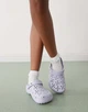 Дитячі крокс Класік Клог Бузковий Crocs Kids' Classic Floral Cut-Out Clog - зображення 10
