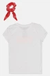 Дитяча футболка Levi's з гумкою для волосся 1159855309 (Білий XL) на зріст 155-159 см - зображення 2