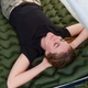 Матрас туристический надувной одноместный Naturehike CNK2550WS019, 200х60х6.5 см, зеленый со встроенной помпой для надувания - изображение 8