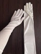 Оксамитові довгі рукавички honey fashion accessories xs/s/m білі (30к005) - зображення 6