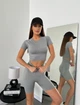 Спортивный женский костюм Hot с двойным пуш-ап и эффектом моделирования фигуры (кроп-топ футболка + удлиненные шорты) M Светло-серый (MS11_5052_5051M) - изображение 3