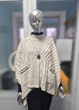 Пончо накидка вязанная с черной окантовкой Lipsy 19645 Молочная One Size - изображение 9