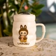 Фарфоровая чашка «Labubu» с куполообразной крышкой, объем 400 мл - изображение 2