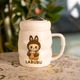 Чашка порцелянова з кришкою Labubu 400 (мл) подарункова кружка прикольна чашка для дітей на подарунок Білий з жовтим FM-54D - зображення 1