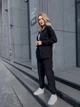 Женский прогулочный костюм из микро-вельвета черного цвета 36933 48/50 - изображение 4