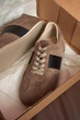 Стильные кеды PARADIZE SHOES замшевые темно-бежевого цвета с кожаными черными вставками на низкой подошве 38 размер (стелька 25,4 см) - изображение 4
