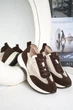 Елегантні демісезонні кросівки PARADIZE SHOES замшеві темно-коричневі з текстильними молочними вставками сіткою на двоколірній підошві 40 розмір (устілка 26,5 см) - зображення 2