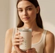 Термокружка SMEG Wall Mug 320 мл с двойными стенками и поворотной крышкой Бежевая - изображение 4
