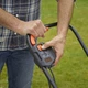 Газонокосарка електрична BLACK+DECKER, 1200 Вт, ширина косіння 32 см, висота косіння 20-60 мм, травозбірник 35 л, вага 8.33 кг - зображення 6