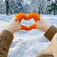 Веселі в'язані рукавички «Гусак» 24,5*10 см Біло-помаранчеві - зображення 2