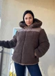 Куртка женская Lady Yep 9055 мех тедди комбинированный оверсайз с капюшоном 44–48 коричневая - изображение 5