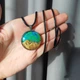 Кулон из эпоксидной смолы Северное сияние подвес из ювелирной смолы круглый медальон на шнурке - изображение 6