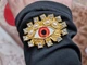 Прекрасна золота брошь від ельза скьяпареллі - изображение 3
