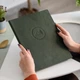 Кожаная папка для меню А4 Inko Horeca с ХДФ-ШМ13А4 Зеленый - изображение 9