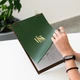 Планшет меню А4 Inko Horeca деревянный с кожаной обложкой на зажиме П04А4 Зеленый - изображение 3