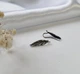 Серебряные сережки Каффы без камней Перо черненное серебро 925 пробы 2525 1.60г - изображение 1
