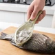 Рибочистка з контейнером, ручний скребок для чищення луски Fish Scaler Green - изображение 1
