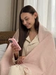 Плед із вовни мериноса FleeCozy (Пудровий рожевий) 140х200 см - М'яка накидка "Ромби" у подарунковій коробці - зображення 6