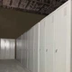 Шкаф для одежды металлический Emby ШОМ-300/4 разборный на 4 секции с полками вентиляцией и замками для школы детского сада офиса или спортзала Светло-серый - изображение 4
