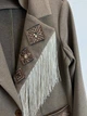 Женский трикотажный жакет с вышивкой и кистями Дуэт Modna KAZKA MKSH2855 - 54/56, Бежевий - изображение 4