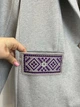 Женский трикотажный жакет с вышивкой и кистями Дуэт Modna KAZKA MKSH2855 - 42/44, Сірий - изображение 5