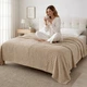 Плед двуспальный KOLOCO "Шарпей Comfort 3D" 180 х 200 см (43229) Бежевый - изображение 3