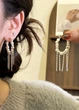 Серьги женские длинные жемчуженки с цепочками Fashion Jewelry Серебристые с белым 20443 - изображение 8