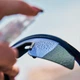 Набор по уходу за очками DFNS Cleaning & Defogging Kit 2×20 мл — очиститель + антизапотеватель - изображение 4