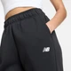 Женские черные брюки New Balance Essentials Fleece 42 (XL) (WP41502BK) - изображение 5