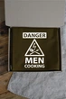 Фартук для мужчины "Danger men cooking", фартук на подарок, с карманом и регулируемой застежкой - изображение 3