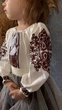 Вишитий лляний костюм для дівчинки 98-104 коричневий (10SVIET) - зображення 2