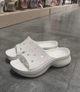 Шльопанці жіночі Crocs Bae Slide Platform White (37-38, білий) - зображення 7