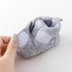Мягкие пинетки "Toesies" для малышей с липучкой и нескользящей подошвой (длина стельки 12 см) (6-12 месяцев) серый (KS1054) - изображение 4