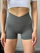 Спортивные женские короткие шорты Soft SQ с перекрестным поясом и эффектом push up для фитнеса, йоги, танцев Бесшовные с утяжкой Однотонные XS-S Серые (SQSH04S) - изображение 8