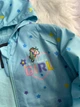 Блакитна вітровка для дівчинки 5 років, зріст 110 з принтом єдинорога, дитяча куртка з капюшоном та кишенями - зображення 3