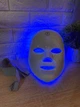 Светодиодная LED-маска для лица 7 цветов, 8 режимов, перезаряжаемая маска светотерапии для омоложения, от акне, морщин и расширенных пор, белая - изображение 4